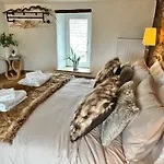 Muddy Boots-arcade Royale *