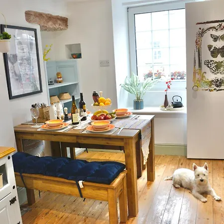 Muddy Boots-arcade Royale